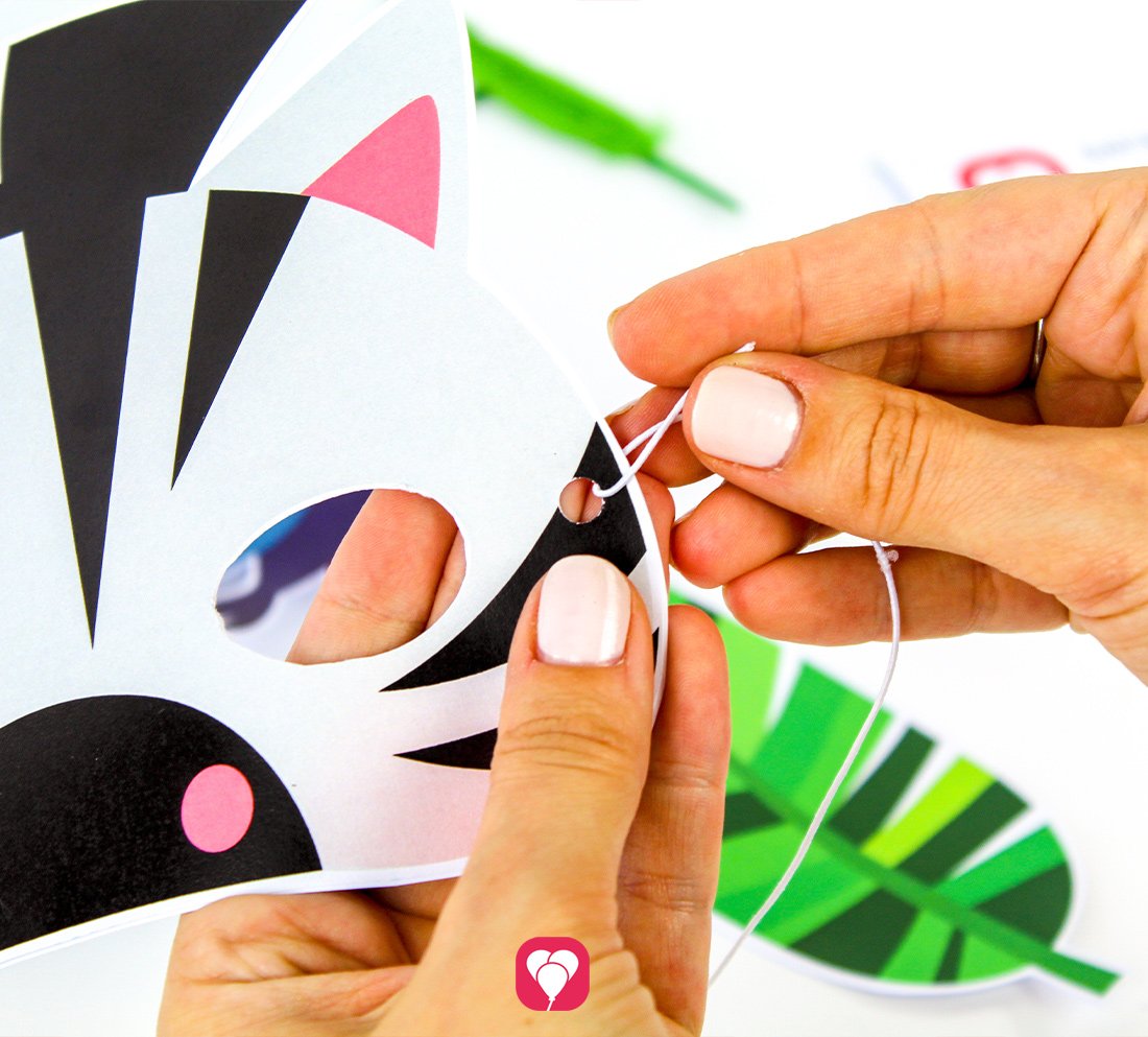 Für die DIY Tiermasken wird eine schmale, Gummischnur angebracht.
