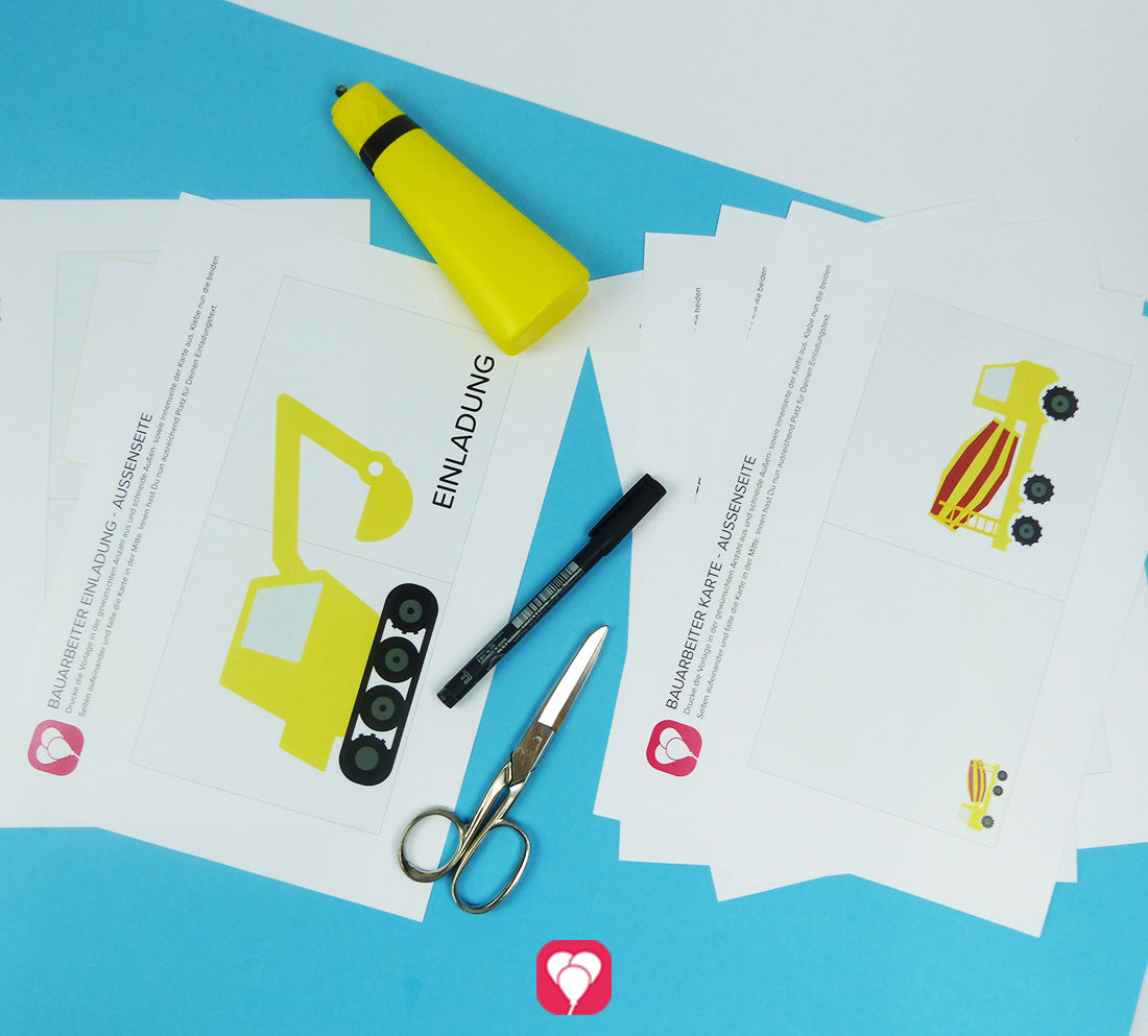 Alle benötigten Materialien für die DIY Bauarbeiter Karte von balloonas: Die ausgedruckte Bastelvorlage, einen Flüssigkeber, einen Stift und eine Schere.