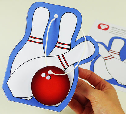 Die selbstgebastelte balloonas Bowling Einladungskarte für den Kindergeburtstag ist fertig.